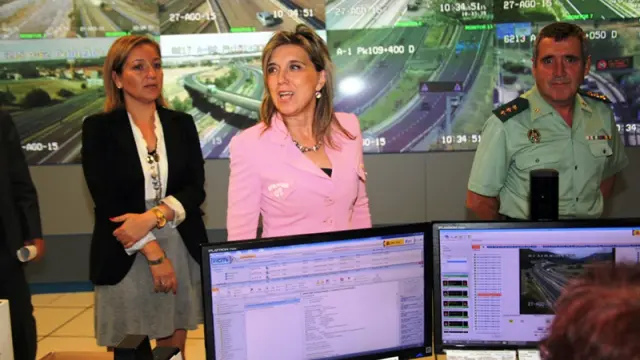 La delegada del Gobierno, María José Salgueiro, en el Centro de Gestión de Tráfico de Castilla y León.