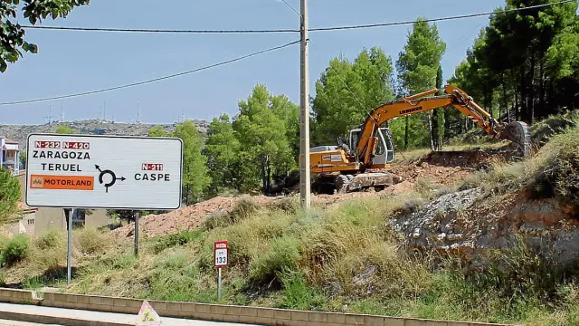 Las máquinas en la fotoya trabajan en la construcción de la nueva estación de Alcañiz .