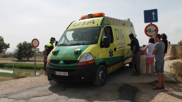 Una ambulancia acercándose a la zona