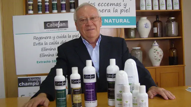 El turiasonense Ramón Pérez posa con sus productos.