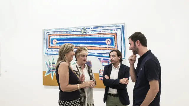 Ignacio Escuín, y Cristina Marín, junto a Remíerz de Ganuza en la presentación de la exposición.