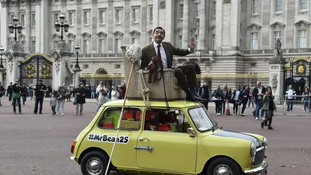 Rowan Atkinson, el humorista que encarna a Mr. Bean, celebra sus 25 años de vida.