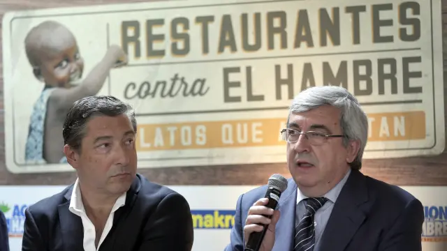 El chef Joan Roca y el presidente de la Federación Española de Hostelería, José María Rubio, durante la presentación de la campaña.