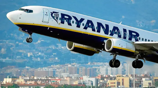 Un avión de Ryanair despega del aeropuerto de Barcelona el pasado 5 de agosto.