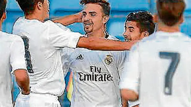 Los jugadores del Castilla celebran un gol, en el partido de ayer ante el Ebro.