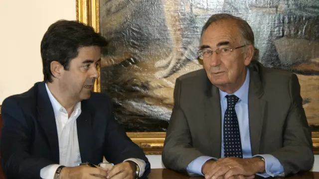 El alcalde de Huesca, Luis Felipe, y el presidente de Ibercaja, Amado Franco