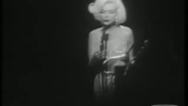 Marilyn Monroe canta 'Happy Birthday to you'