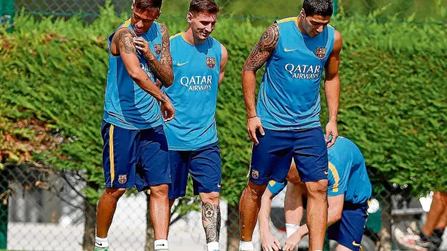 El tridente azulgrana Neymar, Messi y Suárez, ayer en el entrenamiento del FC Barcelona.