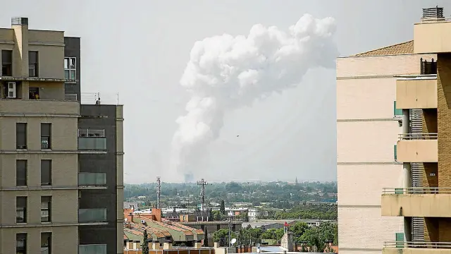 La columna de humo se vio desde todos los barrios de Zaragoza.