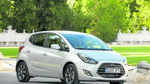 El nuevo Hyundai muestra algunos retoques estéticos como su nueva parrilla frontal y sus luces, ahora led.