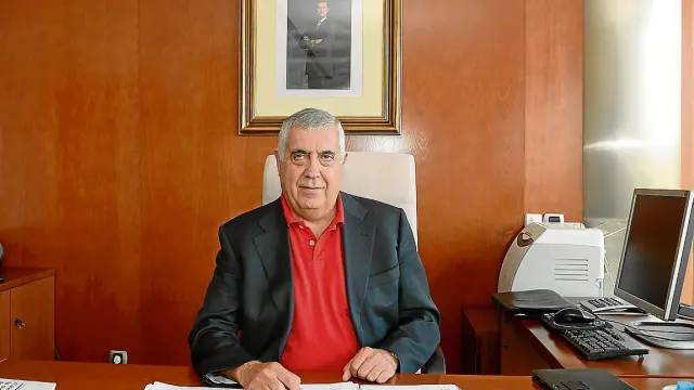 Antonio Arrufat, en su despacho en la Delegación Territorial del Gobierno de Aragón.