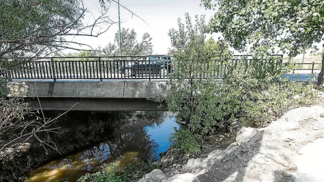 Puente de la Fuente de la Junquera, zona en la que se encontró ayer el cadáver del mendigo.