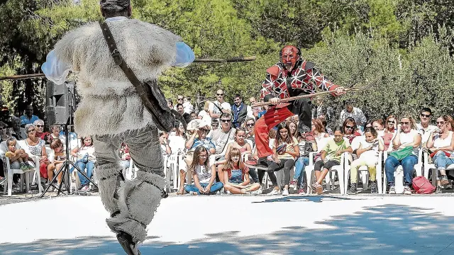 El Ángel y el Demonio fueron los auténticos protagonistas del Dance que se representó ayer en La Almunia de Doña Godina.