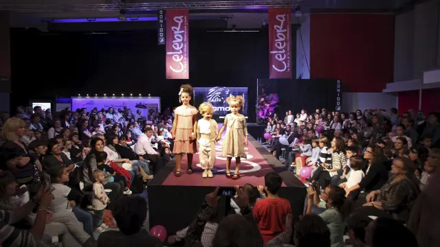Desfile infantil en la edición de la Feria Celebra de 2014 en Huesca.