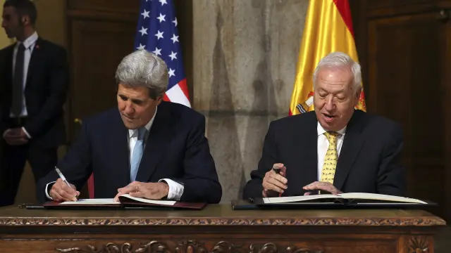 El secretario de Estado de EE. UU., John Kerry (i), y el ministro español de Asuntos Exteriores, José Manuel García-Margallo