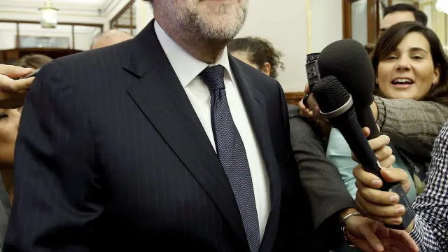 El jefe del Ejecutivo, Mariano Rajoy, a su llegada esta mañana al Congreso de los Diputados para asistir a la última sesión de control al Gobierno con la que la Cámara Baja pone fin hoy a la X legislatura