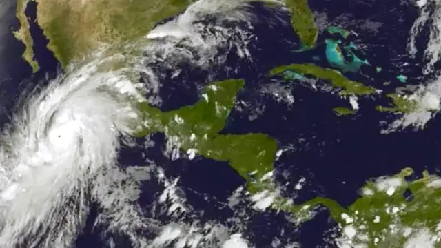México se enfrenta al huracán "más peligroso" de su historia