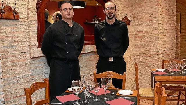 Carlos Cavero y Alberto González, en la Taberna Irulia.