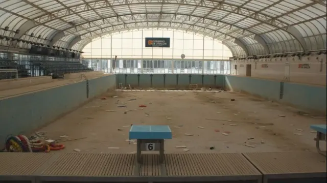 Imagen del estado actual de la piscina interior del Parque Deportivo Ebro