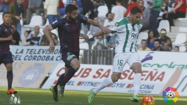 Una imagen del partido entre el Córdoba y el Huesca