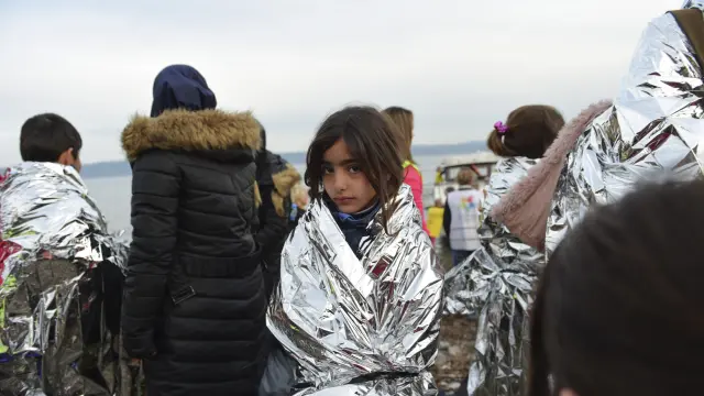 Una niña siria recién llegada a las costas de Grecia.