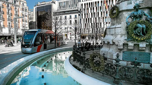 Mover la fuente de la plaza de España, en la foto de 2014, es una de las obras no ejecutadas.
