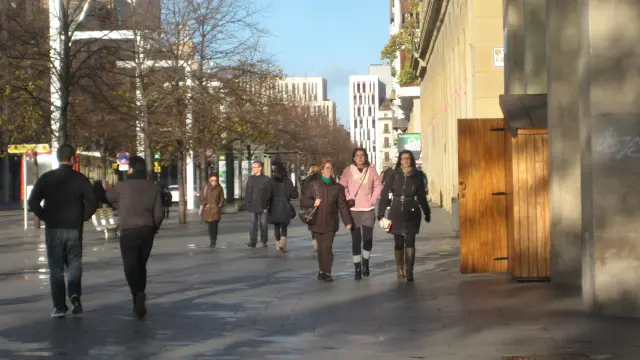Un día de frío y sol en Zaragoza.