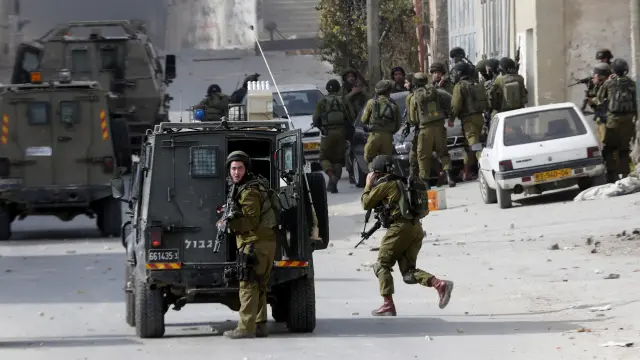 Soldados palestinos en la ciudad de Cisjordania.
