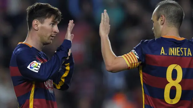 Messi e Iniesta durante el partido.