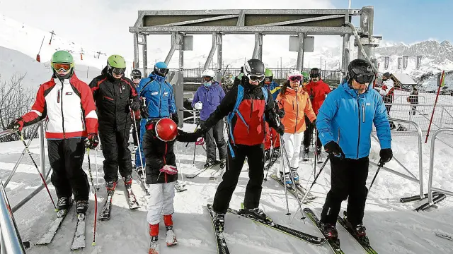 Primer día de la temporada de esquí en Formigal.