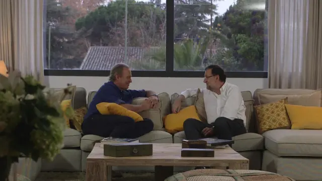 Bertín Osborne y Mariano Rajoy, en un momento del programa 'En la tuya o en la mía', de TVE. tve