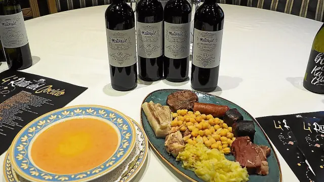 Cocido de La Rinconada de Lorenzo con el vino Matarile, de Bodegas Carlos Valero.
