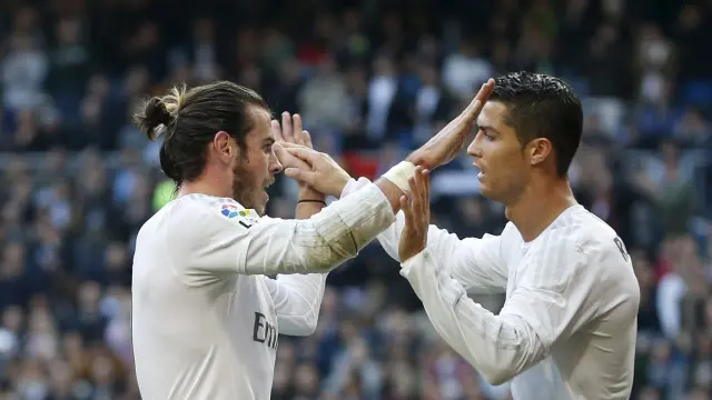 Bale y Cristiano Ronaldo celebran el gol del galés