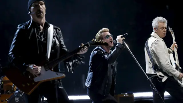 Concierto de U2 en París en una foto de archivo