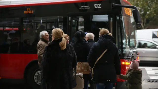Largas esperas en la huelga de autobuses urbanos
