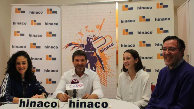 Cristina Espejo, Jesús Hidalgo, Alicia Raso y José Antonio Andreu, presidente del Centro Atlético Monzón.