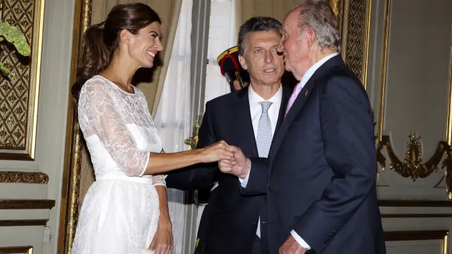 Don Juan Carlos se reunió en privado el miércoles con Macri para entregarle una carta del rey Felipe VI  en la que le felicita por su triunfo electoral.