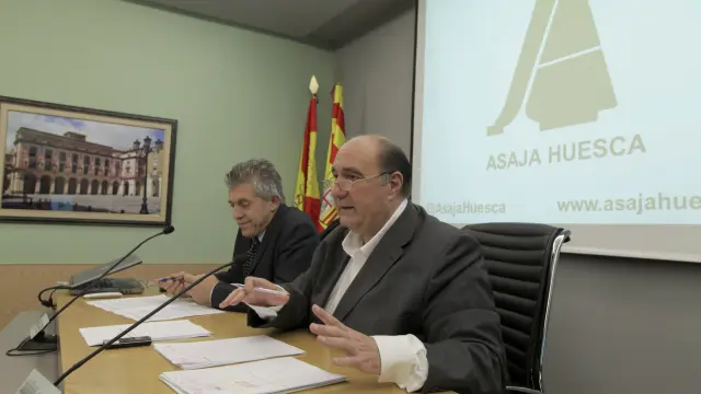 El secretario general de Asaja, Ángel Samper (izquierda), y el presidente provincial, Fernando Luna