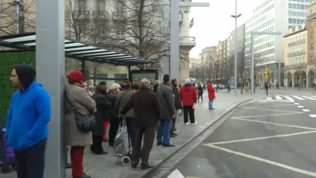 Parada de autobús en la plaza de España.