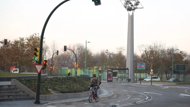 Carril bici en el interior de la rotonda de Plaza Europa