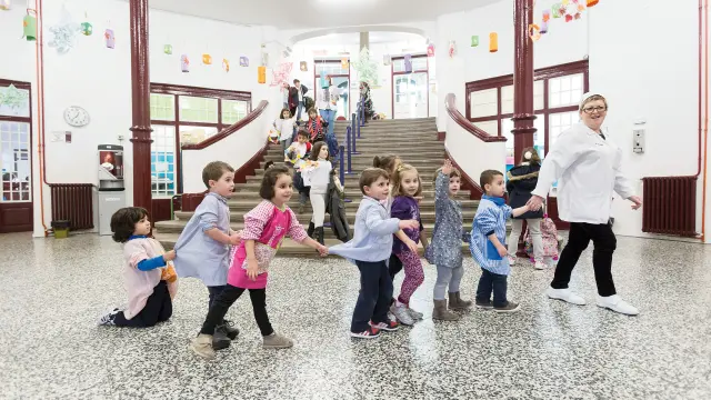 Escolares del Gascón y Marín de Zaragoza, el miércoles, día de inicio de las vacaciones.
