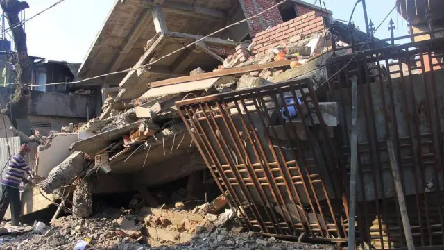 Algunas edificaciones han sufrido daños debido al terremoto.