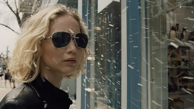 Jennifer Lawrence en un fotograma de la película 'Joy'.