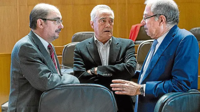 El presidente Javier Lambán, el portavoz socialista Javier Sada y el consejero Fernando Gimeno en una imagen de archivo.