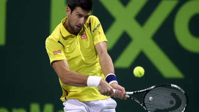 Djokovic arrolla a Nadal y se corona en Doha