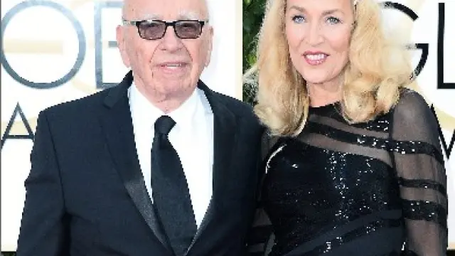 ?Rupert Murdoch y Jerry Hall durante la ceremonia de los Globos de Oro.