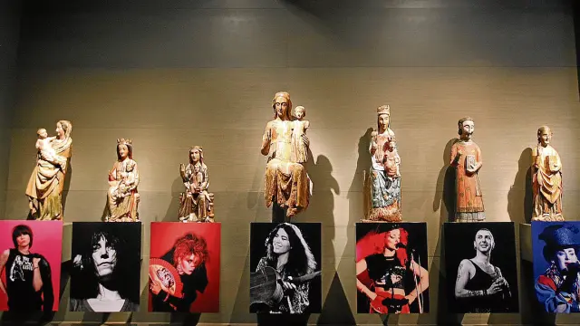 Apóstoles del rock' se ha podido ver desde el 15 de octubre hasta el pasado 10  de enero y se articulaba en torno a fotos de estrellas de rock junto a piezas sacras.