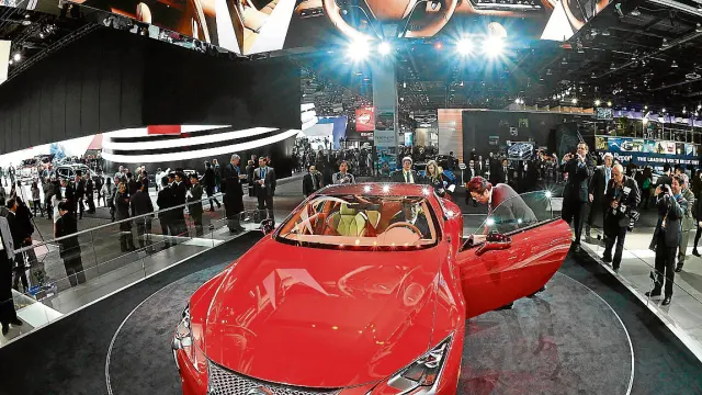 Lexus aprovechó el salón de Detroit para presentar su lujoso modelo LC500.