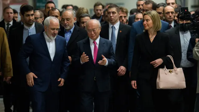 Los representantes de EE.UU, Irán y Europa antes de anunciar el fin de las sanciones