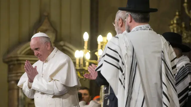 El papa Francisco en la sinagoga de Roma